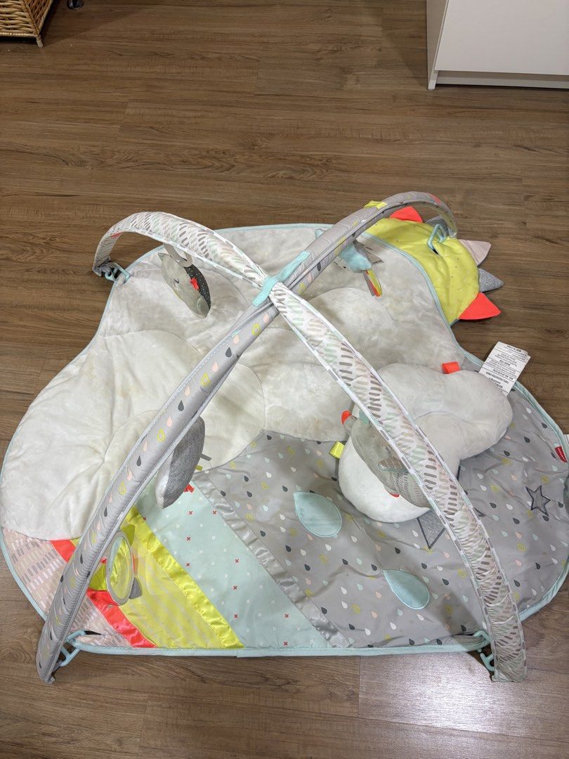 Skip Hop Silver Lining Cloud Activity Play Mat (Category: Infant Playtime) located in Quezon City. Submitted by emmakne (Listing ID 1466073547, Image 1). Description: - Authentic Skip Hop activity gym with a charming cloud design - Includes plush play mat, overhead arch with toys, and cloud tummy time pillow.