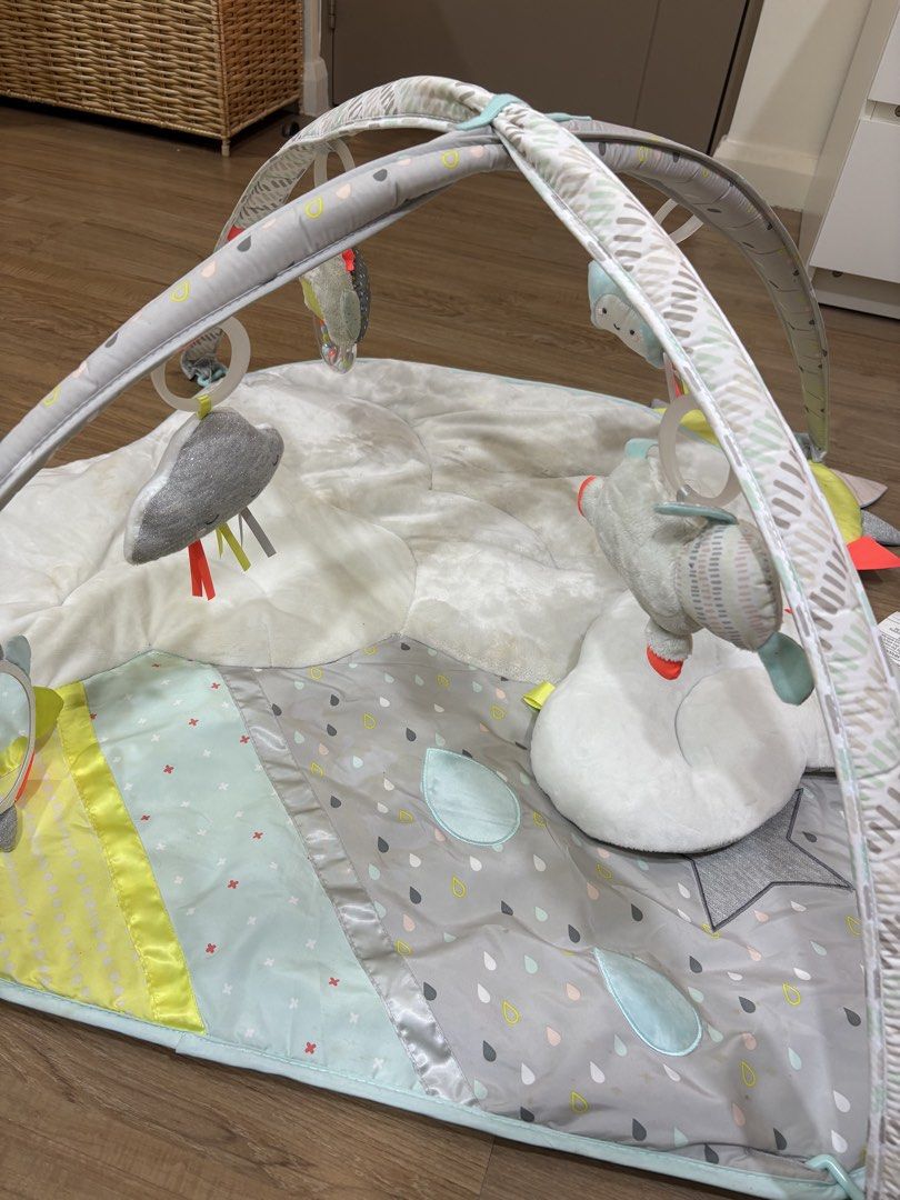 Skip Hop Silver Lining Cloud Activity Play Mat (Category: Infant Playtime) located in Quezon City. Submitted by emmakne (Listing ID 1466073547, Image 2). Description: - Authentic Skip Hop activity gym with a charming cloud design - Includes plush play mat, overhead arch with toys, and cloud tummy time pillow.