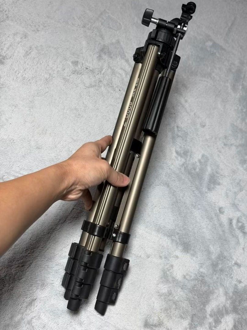 SLIK 800g-7 TRIPOD (Category: Tripods & Monopods) located in Sablan. Submitted by gongonshelley12 (Listing ID 1466001223, Image 1). Description: 250 only SLIK 800g-7 TRIPOD GOODS NA GOODS.