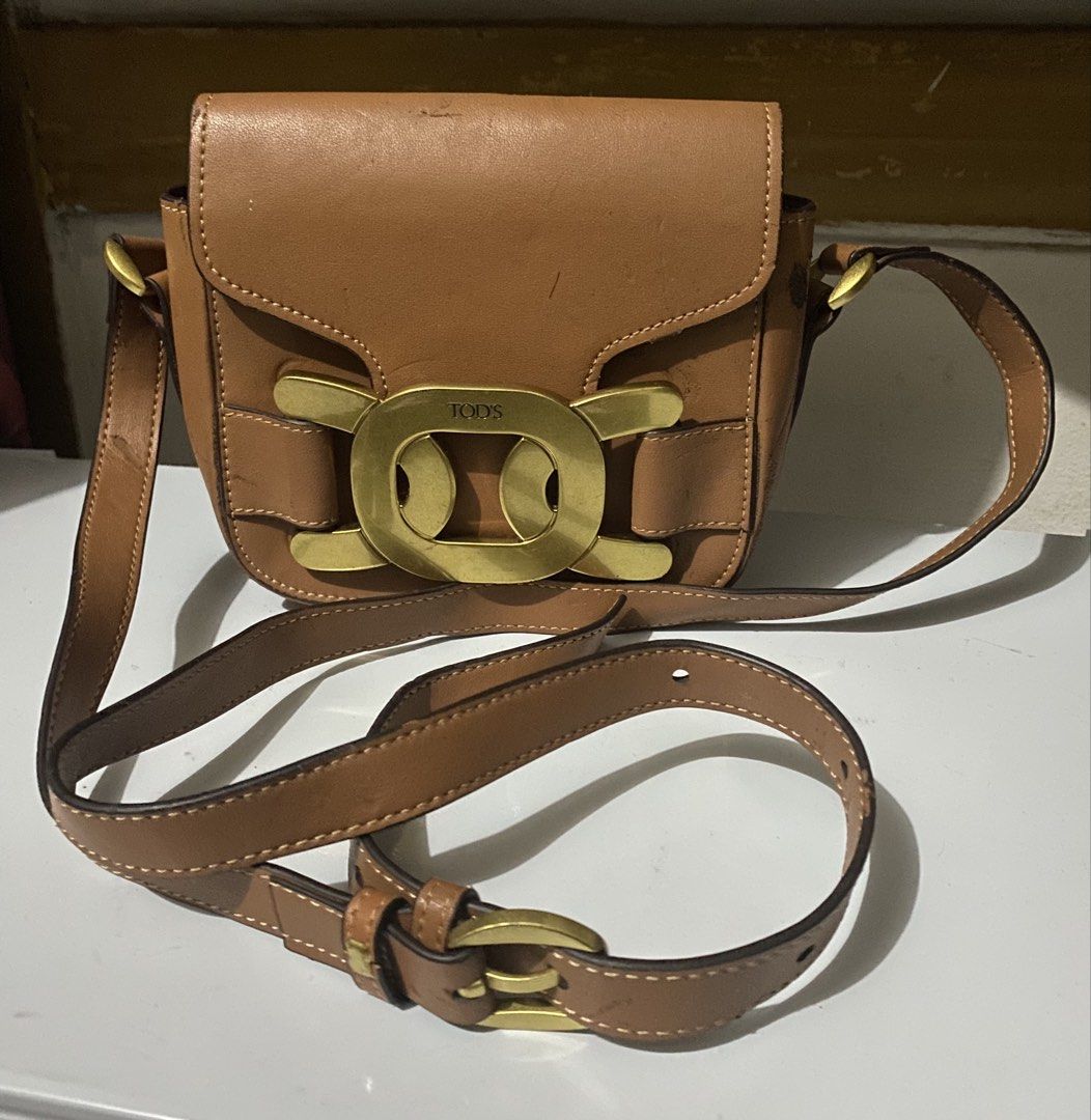Sling bag (Small) (Category: Cross-body Bags) located in Manila. Submitted by gelaimarieh (Listing ID 1465959829, Image 1). Description: Nasa picture Ang flaws.