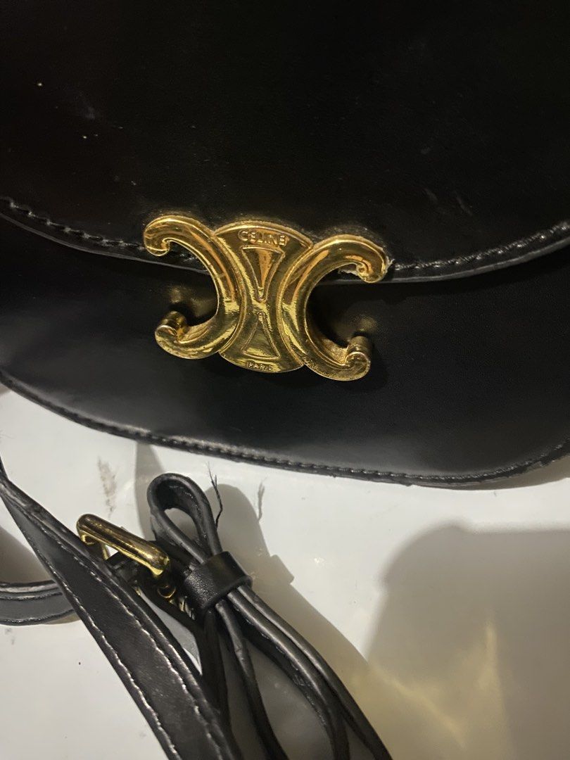 Sling bag (Small) (Category: Cross-body Bags) located in Manila. Submitted by gelaimarieh (Listing ID 1465959995, Image 2). Description: .