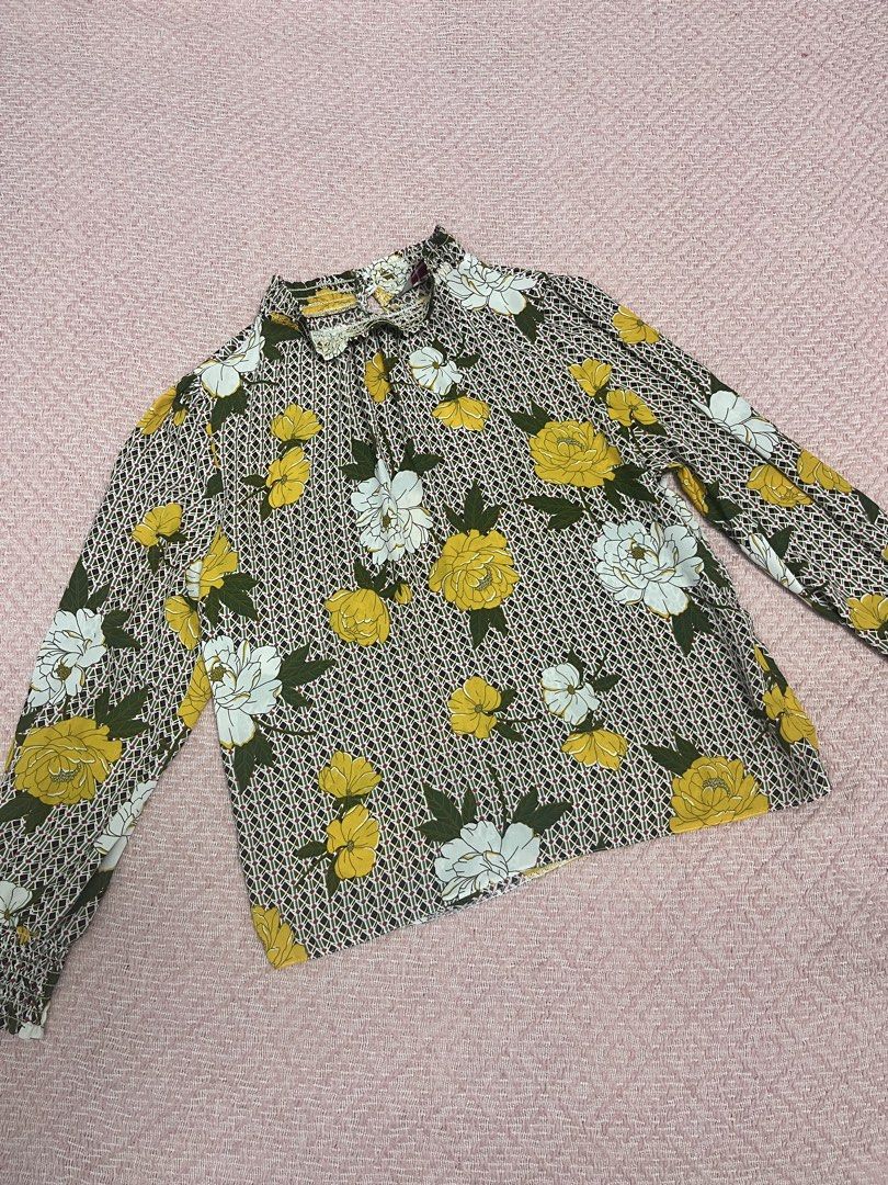 SMALL - Dorothy Perkins Printed longsleeves blouse (Category: Longsleeves) located in Paranaque City. Submitted by regina_sy (Listing ID 1466155028, Image 1). Description: NO issue MOP: GCASH J&T Express delivery (SF c/o BUYER) * Parcel Drop-off (J&T Branch) WEEKENDS only NO WW photo 📍MNL .
