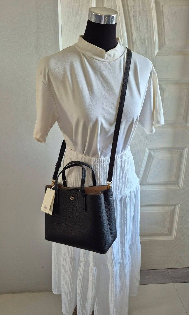 Small tote bag tory buŕçh (Category: Tote Bags) located in Santa Rosa. Submitted by acdfashionstuff18 (Listing ID 1466084275, Image 1). Description: BNEW 💯% orig from US🇺🇸 comes with tag & paperbag open tote with sling and magnetic lock fits ipad. message for interested..