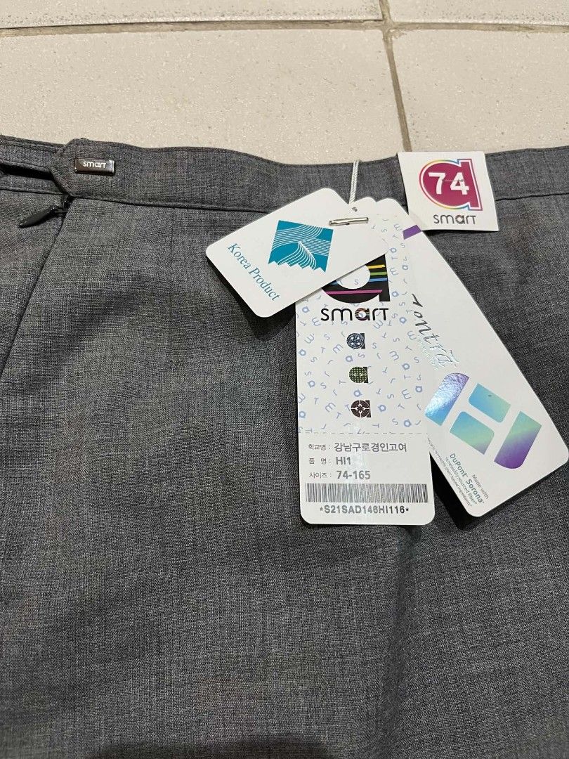 Smart Office Skirt Grey Size 74 (Category: Skirts) located in Daraga. Submitted by thethriftcity2024 (Listing ID 1466081806, Image 2). Description: - Brand: Smart - Type: Offfice Skirt - Color: Grey - Material: Wool and polyester blend - Size: 74-165 (Waist: 74cm) - Condition: Brand new with original tags - Special Detail: Navy interior lining with colorful star and geometric prints - Origin: Made in Korea Brand new 28-30 x 19.5 no issue 10/10 co