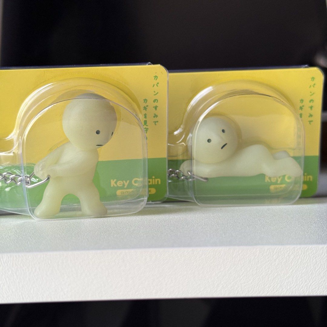 Smiski Keychain - Grabbing Pulling (Category: Figurines & Statues) located in Quezon City. Submitted by deqlutter (Listing ID 1465978871, Image 2). Description: .