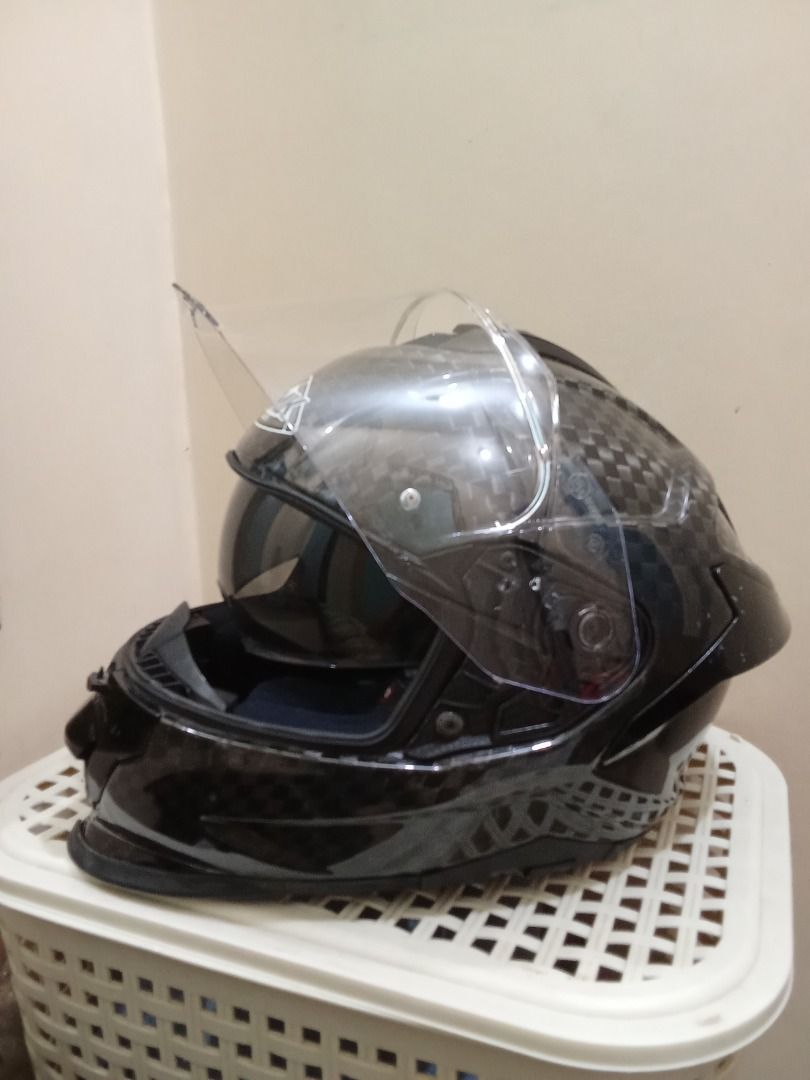 SMK Titan Carbon (Category: Helmets and other Riding Gears) located in Pasig City. Submitted by kamote_lover0727 (Listing ID 1463638101, Image 3). Description: SMK Titan Carbon XL 4500.