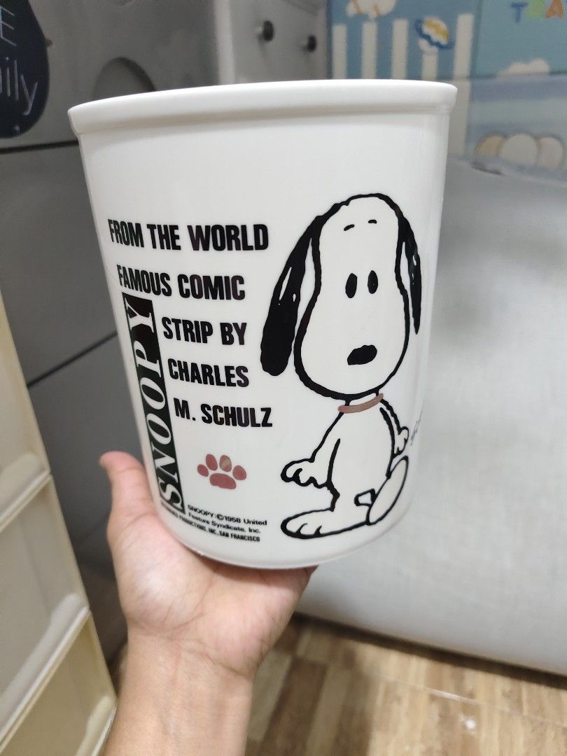 Snoopy Comic Strip Dustbox Trash Can Charles M. Schulz (Category: Character Goods) located in Makati City. Submitted by abegailbrezuela (Listing ID 1466051007, Image 2). Description: - Authentic vintage Peanuts Snoopy dustbox - Made in Japan by Yamamoto Sangyo Co., Ltd. (Model SB800) - Features classic comic strip graphics by Charles M. Schulz (1958 United Feature Syndicate) - Crafted from durable, sturdy white plastic - Includes original Japanes