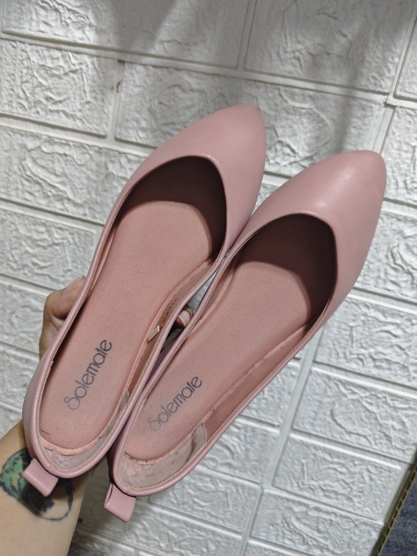 Solemate Pink Pointed Toe Flats Size 9 (Category: Flats & Sandals) located in Pasay City. Submitted by clotheslinemanila (Listing ID 1465991213, Image 1). Description: - Brand: Solemate - Size: 9 - Color: Pink - Style: Pointed toe slip-on flats - Condition: Good structure with clean soles; has light scuffs near the toe and minor wear on the inside heel lining - Ideal for: Work or casual everyday wear - Features: Comfortable soft inner sole with b