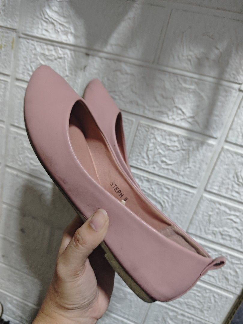 Solemate Pink Pointed Toe Flats Size 9 (Category: Flats & Sandals) located in Pasay City. Submitted by clotheslinemanila (Listing ID 1465991213, Image 2). Description: - Brand: Solemate - Size: 9 - Color: Pink - Style: Pointed toe slip-on flats - Condition: Good structure with clean soles; has light scuffs near the toe and minor wear on the inside heel lining - Ideal for: Work or casual everyday wear - Features: Comfortable soft inner sole with b