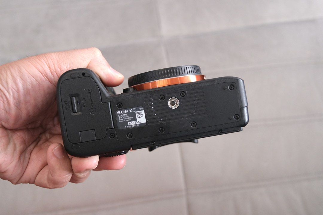 Sony A7iii (Category: Cameras) located in Paranaque City. Submitted by flemmmmmm (Listing ID 1465986355, Image 3). Description: For sale / trade: Sony A7iii No issues Minimal signs of usage ~1k shutter count only Used for videos Inclusions: Camera bag, original battery, replacement cap, extra battery and charger (both third party), 64gb micro sd card (w/ adapter) RFS: Switching back to Fujifilm 😅 Lowballers will be ignored Meetups: Paranaque / A