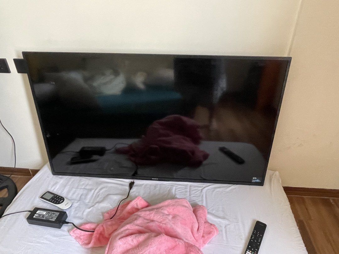 Sony BRAVIA x75 (Category: TV) located in Caloocan City. Submitted by zenhorse_acdfa3 (Listing ID 1466030721, Image 3). Description: Selling SONY SMART TV X75 model WORKING. Rfs: moving out of Condo.