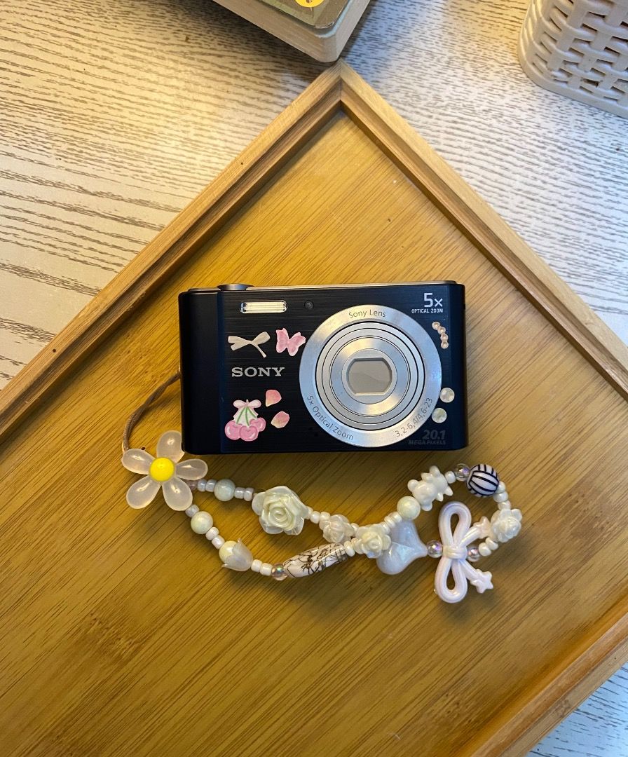 Sony Cybershot W800 Digicam | Camera | Digital Camera (Category: Cameras) located in Camalig. Submitted by digicam_0 (Listing ID 1465966122, Image 1). Description: REPOSTING! STILL AVAILABLE 🍓 SALEEEE! Before: 6,999 — Today:5,999 fixed SONY CYBERSHOT W800 🤍 5,999 +sf (around 100-150pesos) no issue — all working Inclusions: 🍓unit 🍓battery 🍓universal charger 🍓sd card 🍓camera charm 🍓sony pouch 🍓stickers ꩜ NO RETURN/ REFUND! ꩜ This is a seco