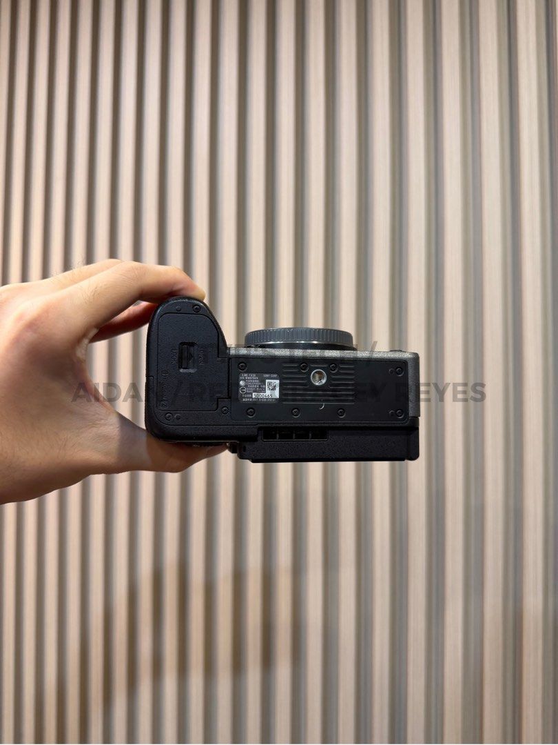 Sony FX30 + Cage (Category: Video Cameras) located in Quezon City. Submitted by atyrtech (Listing ID 1466082292, Image 3). Description: Sony FX30 + Cage FOR SALE / SWAP First come, first served. Please read the full details. ⸻ ITEM DETAILS Condition: Well Used - Flaws Flaws: some physical flaws around the body of the camera, screen hinge is slightly loose but fully functional, and the bluetooth / wifi is disabled due to update everything else oth