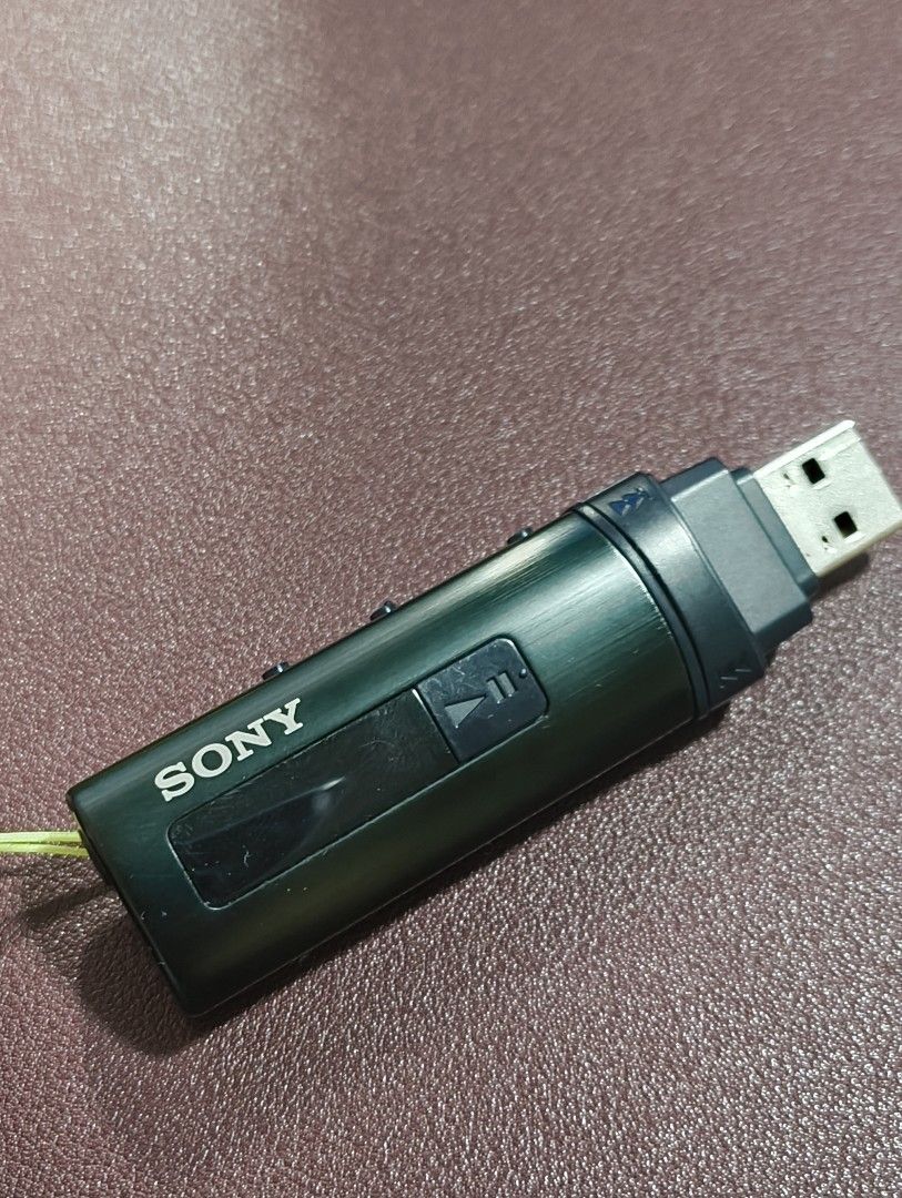 Sony Walkman Digital Music Player MP3 (Category: Portable Music Players) located in Marikina City. Submitted by futurasansss (Listing ID 1466014874, Image 1). Description: ✨ Well taken care of ito, lady owned ✨ I AM THE FIRST OWNER AND USER ✨ Battery life is 3-5 days depende sa volume mo sa music, ako medyo malakas volume ko. VERY MAKUNAT NA BATTERY LIFE. 🫶🏻🫶🏻🫶🏻 ☘️ Rare, vintage analog 🔋 Rechargable via USB, battery is built in ☘️ Fits 400