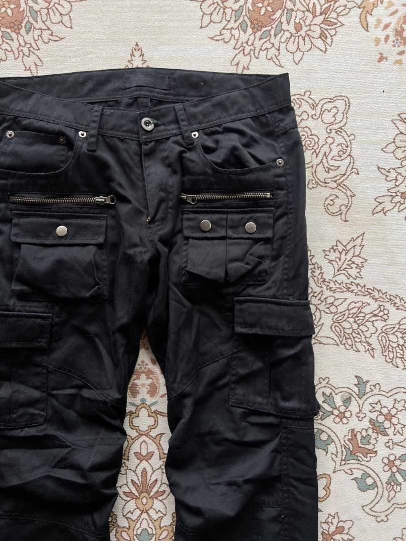 Sparkle Japan Multipocket Trousers (Category: Trousers) located in San Jose del Monte. Submitted by oneoff.phils (Listing ID 1466122191, Image 3). Description: Sparkle Japan Multipocket Trousers Waist 30-32 Length 39 Leg Hole 7 P2200 Issue: None (Swipe for detailed pics) • No cancellation of orders • Orders would usually take 2-3 days for cleaning and packing before shipment 🚀Shipping via J&T .
