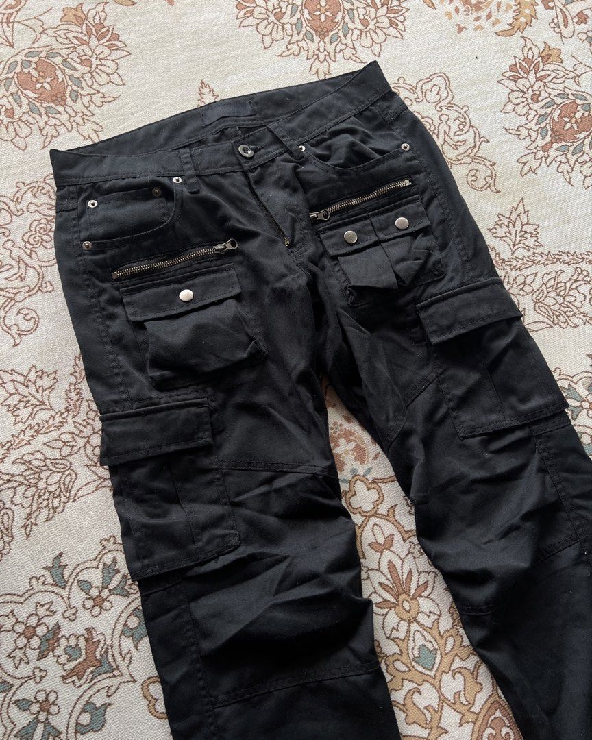 Sparkle Japan Multipocket Trousers (Category: Trousers) located in San Jose del Monte. Submitted by oneoff.phils (Listing ID 1466122191, Image 2). Description: Sparkle Japan Multipocket Trousers Waist 30-32 Length 39 Leg Hole 7 P2200 Issue: None (Swipe for detailed pics) • No cancellation of orders • Orders would usually take 2-3 days for cleaning and packing before shipment 🚀Shipping via J&T .