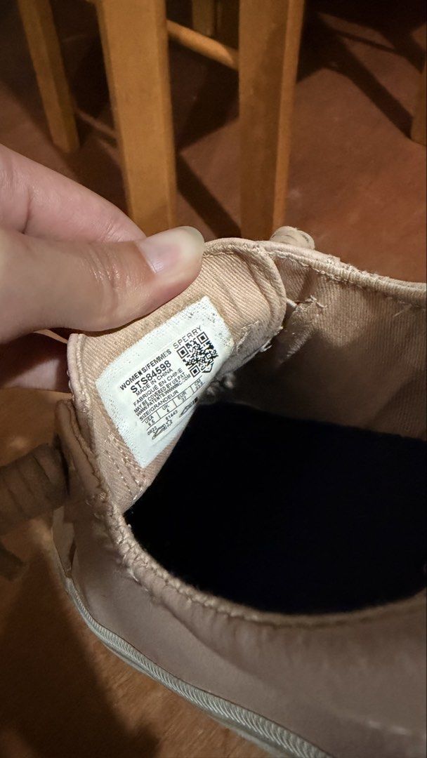 Sperry Crest Vibe Leather Sneakers (Category: Sneakers) located in Manila. Submitted by swiftdragon.6d8469 (Listing ID 1466065111, Image 3). Description: - Brand: Sperry - Leather slip-on - Color: Pink - Size: Women's US 6.5 (23.5 cm) - needs cleaning.