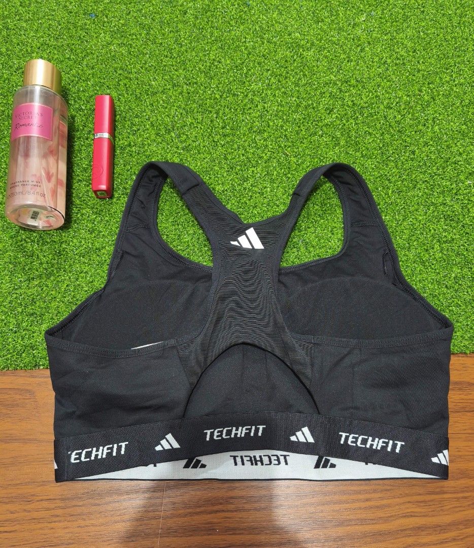 Sports bra (Category: Activewear) located in San Mateo. Submitted by rgbuenaventura (Listing ID 1466154467, Image 2). Description: Branded sports bra All are in excellent condition Sizes small up to medium San Mateo Rizal 📍.