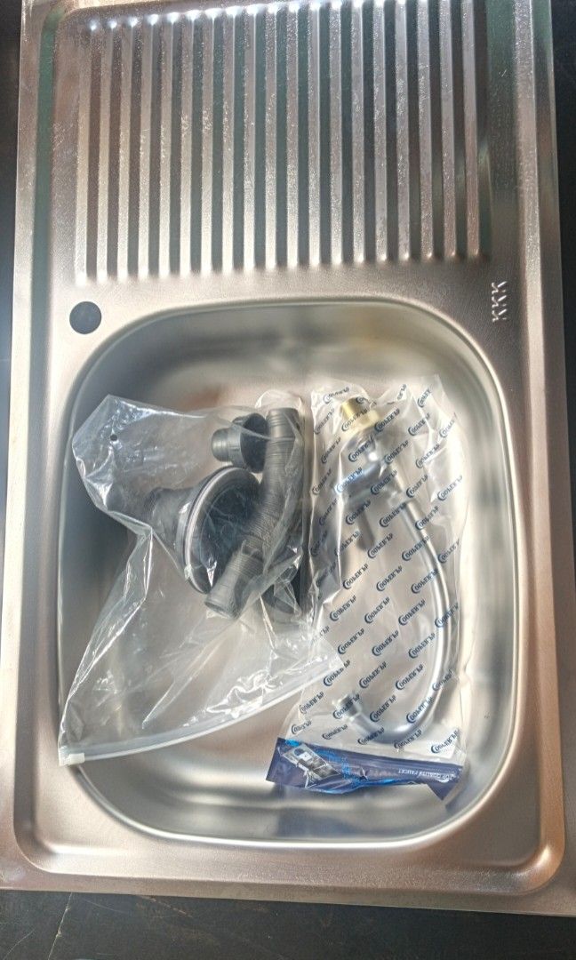 Stainless kitchen sink with drainboard (Category: Bathroom & Kitchen Fixtures) located in Manila. Submitted by muranglababo_ph2026 (Listing ID 1466007669, Image 3). Description: SULIT PRESYO! STAINLESS KITCHEN SINK – COMPLETE SET 🔥 ✔️ May drainboard ✔️ 17 x 30 inches ✔️ 6 inches deep – hindi talsik ang tubig ✔️ Matibay at madaling linisin ✔️ Complete set na (may fitting at drain at gripo) 💰 ₱1,500 NA LANG! Perfect para sa bahay, apartment, boar