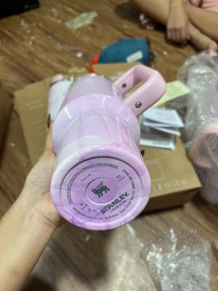 Stanley Marble 40z (Category: Water Bottles & Tumblers) located in Guinobatan. Submitted by jadieee_young22 (Listing ID 1466092742, Image 2). Description: Dark pink - complete inclu 2 pcs available!! mine + pcs.