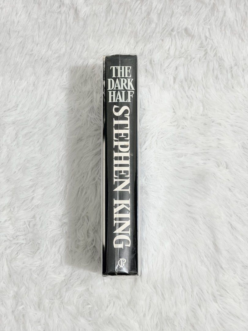 STEPHEN KING - THE DARK HALF Hardcover - PRELOVED (Category: Storybooks) located in Malolos. Submitted by jnrreadershavenbooks (Listing ID 1466080650, Image 3). Description: ☑SECONDHAND HARDCOVER BOOK FOR SALE!!! ✅Writer: Stephen King ✅Title: The Dark Half (US Hardcover) ✅Mode of Payment: Gcash/BPI/GoTyme/Maya ✅Delivery via J&T Express (or you may book Lalamove for same day delivery)..