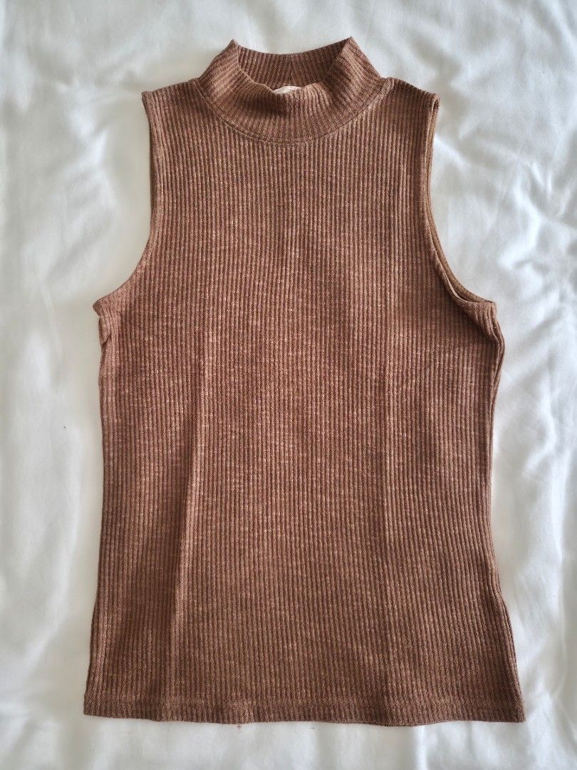 Stradivarius Brown Ribbed Mock Neck Tank Top (Category: Sleeveless) located in Quezon City. Submitted by corrnic (Listing ID 1466031487, Image 2). Description: - Brand: Stradivarius - Color: Brown - Style: Sleeveless top with mock neck - Material: Comfortable ribbed knit texture - Fit: Easy and comfortable fit - Versatility: Perfect basic piece to pair with denim or white trousers.