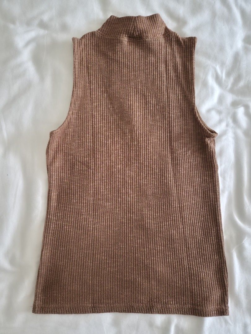 Stradivarius Brown Ribbed Mock Neck Tank Top (Category: Sleeveless) located in Quezon City. Submitted by corrnic (Listing ID 1466031487, Image 3). Description: - Brand: Stradivarius - Color: Brown - Style: Sleeveless top with mock neck - Material: Comfortable ribbed knit texture - Fit: Easy and comfortable fit - Versatility: Perfect basic piece to pair with denim or white trousers.