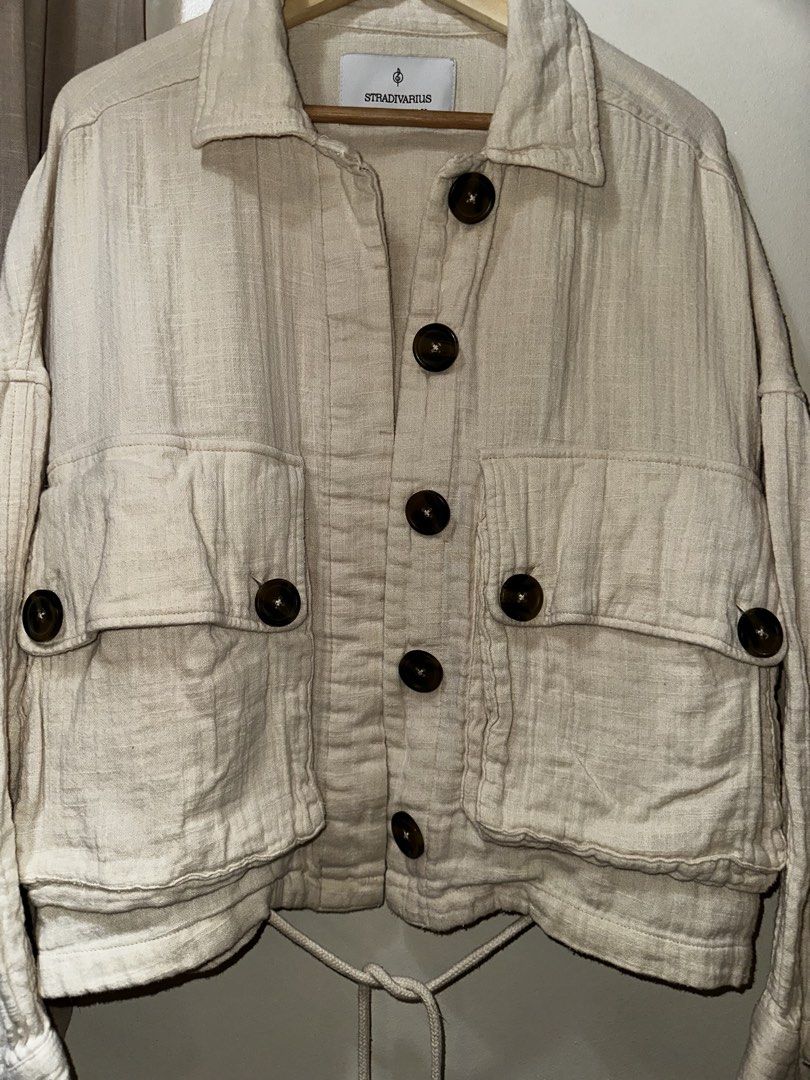 Stradivarius Oversized Jacket (Category: Coats, Jackets and Outerwear) located in Pasig City. Submitted by lovedbymori_ (Listing ID 1466090775, Image 2). Description: Good as new! Only worn once. Small on tag but fits large frames as well. 100% cotton fabric. .
