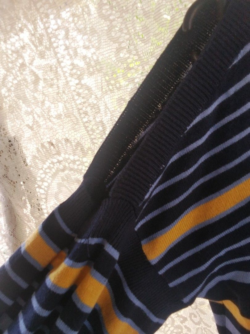 Striped Knit Sweater with Cold Shoulder Sleeves (Category: Longsleeves) located in Alaminos. Submitted by dangpreloved01 (Listing ID 1465961853, Image 2). Description: like new medium to large ,.