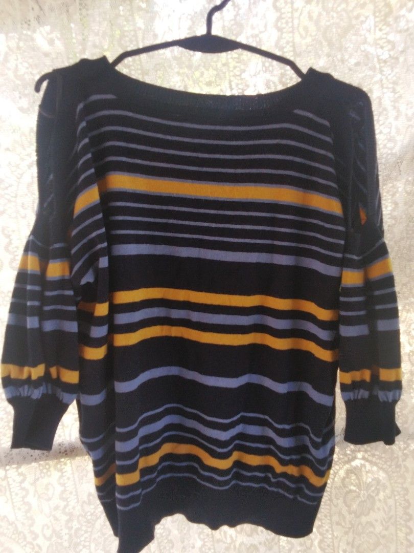 Striped Knit Sweater with Cold Shoulder Sleeves (Category: Longsleeves) located in Alaminos. Submitted by dangpreloved01 (Listing ID 1465961853, Image 1). Description: like new medium to large ,.
