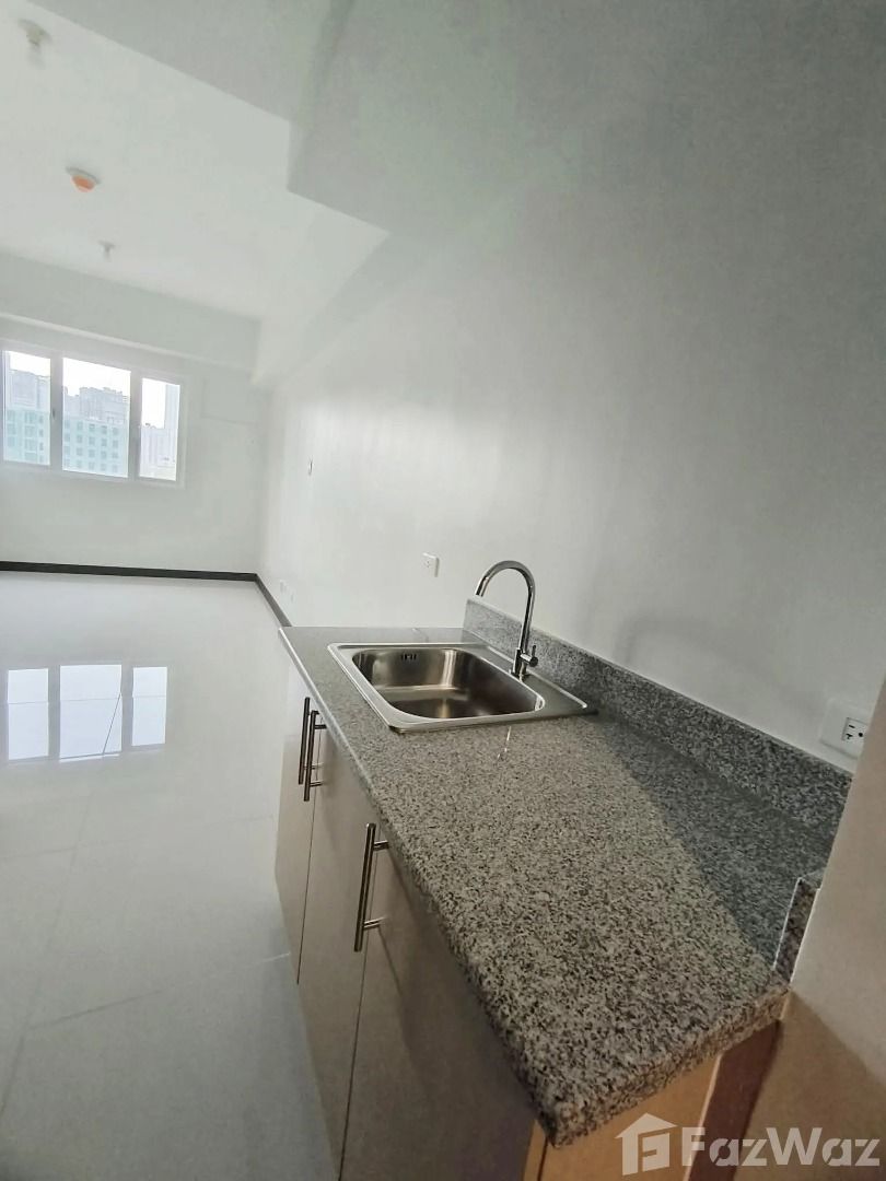 Studio Condo for sale at Quantum Residences (Category: Apartments & Condos) located in Makati City. Submitted by propertyproph (Listing ID 1466006370, Image 3). Description: 🏙️ Quantum Residences Taft – Studio Condo for Sale 📍 Taft Avenue, Pasay City ✨ Ready for occupancy studio unit in Quantum Residences, strategically located near universities, malls, transportation, and the business districts of Manila, Pasay, and Makati. 🏠 Property Details
