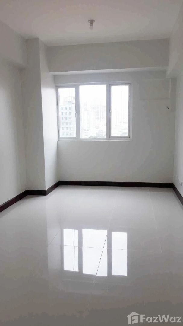 Studio Condo for sale at Quantum Residences (Category: Apartments & Condos) located in Makati City. Submitted by propertyproph (Listing ID 1466006370, Image 2). Description: 🏙️ Quantum Residences Taft – Studio Condo for Sale 📍 Taft Avenue, Pasay City ✨ Ready for occupancy studio unit in Quantum Residences, strategically located near universities, malls, transportation, and the business districts of Manila, Pasay, and Makati. 🏠 Property Details
