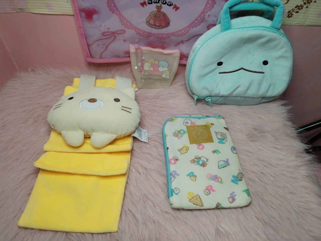 Sumikko Gurashi Plush Bag Pouch and Blanket Bundle (Category: Plushies & Soft Toys) located in Paombong. Submitted by eandj.shop (Listing ID 1466042959, Image 3). Description: 🎀 Official San-X Sumikko Gurashi merchandise set 🎀 Light blue plush character bag featuring an inner house scene print 🎀 Cozy yellow cat character rolled blanket/wrap 🎀 Clear plastic zipper pouch with a cute couch character design 🎀 Ideal gift for fans and collectors .