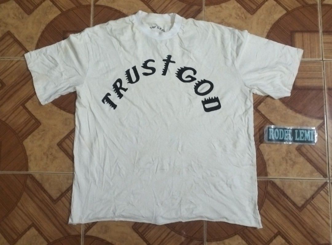 Sunday service (Category: Tshirts & Polo Shirts ) located in Bulacan. Submitted by ryldeal030912 (Listing ID 1465981405, Image 1). Description: excellent condition large cropped 24" width 29" lenght.