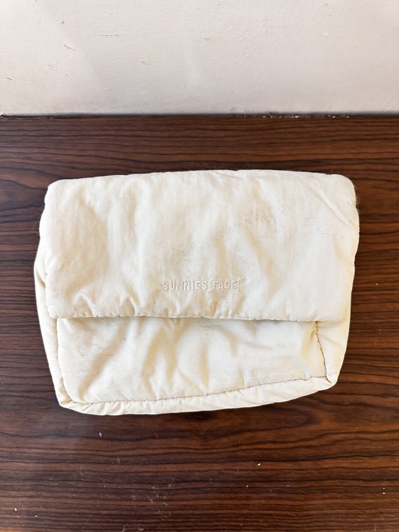 Sunnies Face puffy cosmetics pouch (Category: Purses & Pouches) located in Manila. Submitted by vccustods339 (Listing ID 1465970122, Image 1). Description: Rfs: decluttering! Condition 9/10 There’s a few eyeshadow stains lang na a bit unnoticeable! Pero easy naman to wash. Used twice lang for travel Very good condition pa hehe :) Price fixed. Lowball offers will be ignored. Message me for inquiries!.