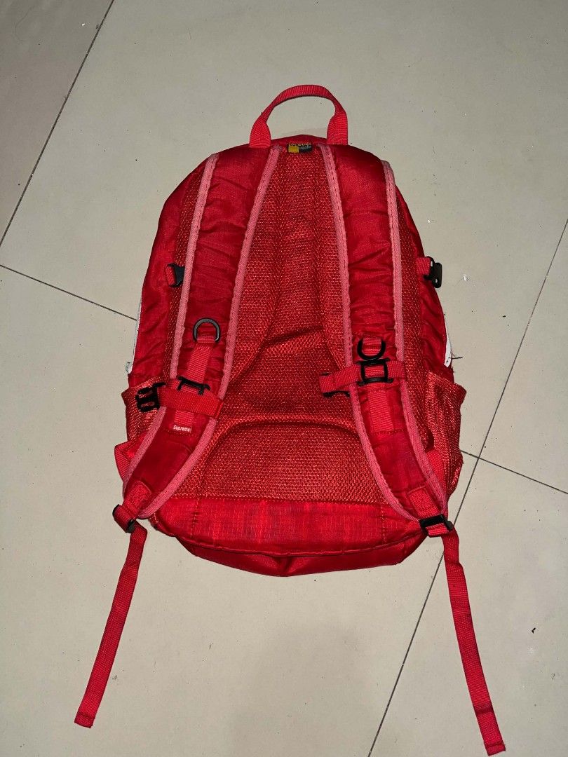 SUPREME BACKPACK IN RED 🎒 (Category: Backpacks) located in Manila. Submitted by ivess3030 (Listing ID 1466107591, Image 1). Description: .