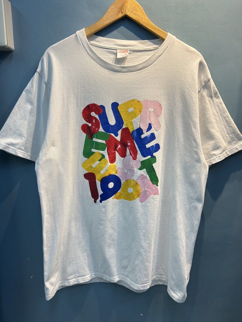 SUPREME BALLOONS TEE TSHIRT (Category: Formal Shirts) located in Santa Cruz. Submitted by uyaxxxxx (Listing ID 1466052211, Image 1). Description: SUPREME BALLOONS TEE TSHIRT Wastline - 23 Lenght - 29 colorate 10/10 Goodcondition issue: minimal hair line pm more details! 📩.
