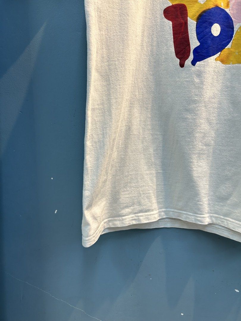 SUPREME BALLOONS TEE TSHIRT (Category: Formal Shirts) located in Santa Cruz. Submitted by uyaxxxxx (Listing ID 1466052211, Image 3). Description: SUPREME BALLOONS TEE TSHIRT Wastline - 23 Lenght - 29 colorate 10/10 Goodcondition issue: minimal hair line pm more details! 📩.