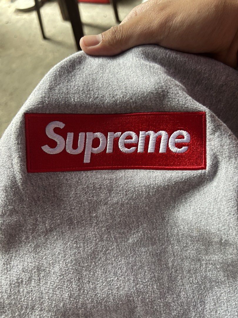 Supreme Hoodie (Category: Hoodies) located in Manila. Submitted by g_tab (Listing ID 1466039766, Image 2). Description: Tagged as XL, fit M-L W: 21 L: 28 Like New Crispy Condition 9.5/10 Loc: Virac, Catanduanes Courier: J&T Mop: Gcash.