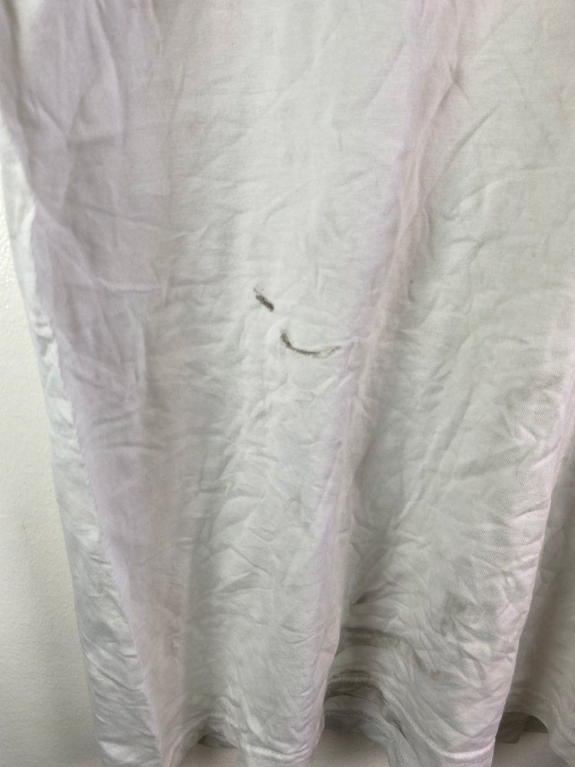Supreme Motion Logo Tee White Size L (Category: Tshirts & Polo Shirts ) located in Manila. Submitted by declutterpromax (Listing ID 1466027554, Image 2). Description: - Brand: Supreme - Style: Motion Logo Tee - Color: White - Size: Large (approx. 21" pit to pit x 28" length) - Material: 100% pre-shrunk cotton, Made in USA - Details: Classic red motion logo on chest, box logo collar tag - Condition: Pre-owned with visible wear and staining near th