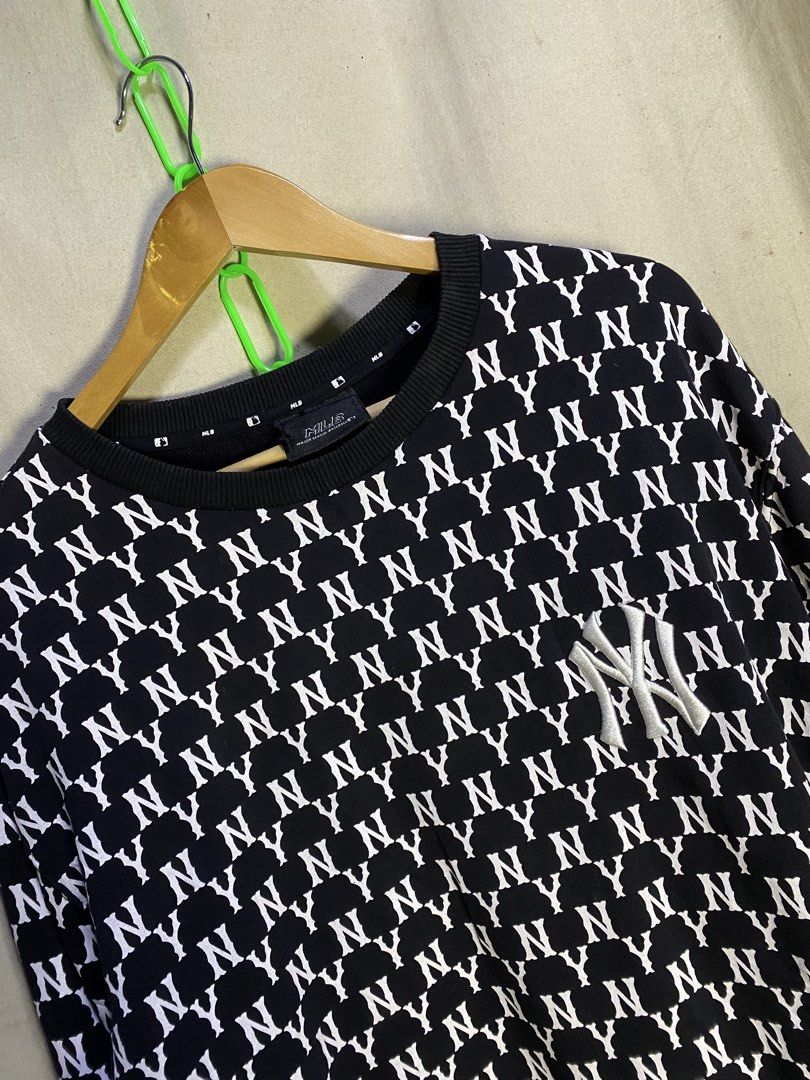 Sweater mlb (Category: Longsleeves) located in Davao. Submitted by lil.thriftjhayy (Listing ID 1466083928, Image 2). Description: Size medium.