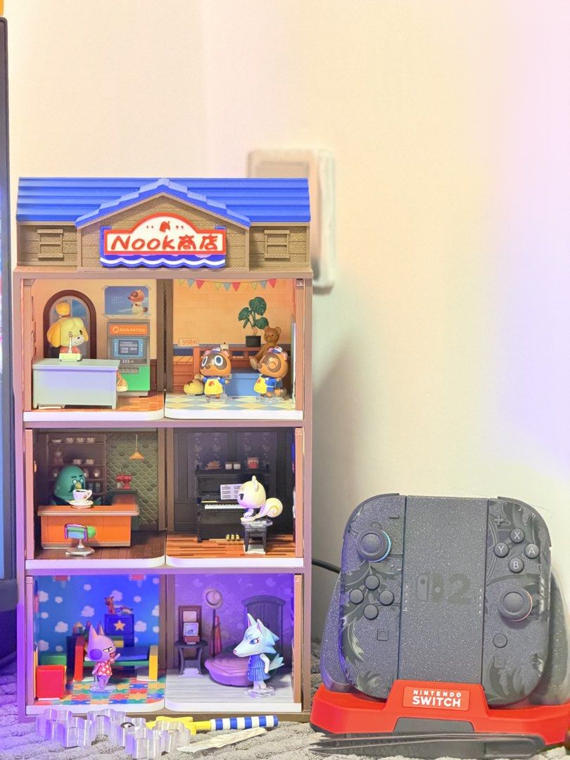 switch2全家桶（所有官方原裝配件） （分類：Nintendo 任天堂）位於 Hong Kong。 由 lglx520 提交（商品編號 1459031828，圖片 3）。簡介： 物品清單： switch 2（自帶手掣） 官方充電手掣 官方Pro2手掣x2 官方鏡頭 官方迷你joy con軚盤 官方全家桶收納盒 官方Switch收納盒 手掣支架 Joy con連手掣支架 （全部產品均已貼上保護膜） 附贈： 動物森友會房間場景微縮x6（全套） 動物森友會房間場景微縮收納商店房（3D打印） Minecraft Steve and Alex任天堂大亂鬥amiibo 宜家氛圍節奏燈x2 (如需要）額外+$600換取華碩電競27吋顯示器200hz (如需要）額外+$800換取小米sound party喇叭 （以上貨品捆綁售賣）🙇‍♂️🙇‍♂️🙇‍♂️ 。