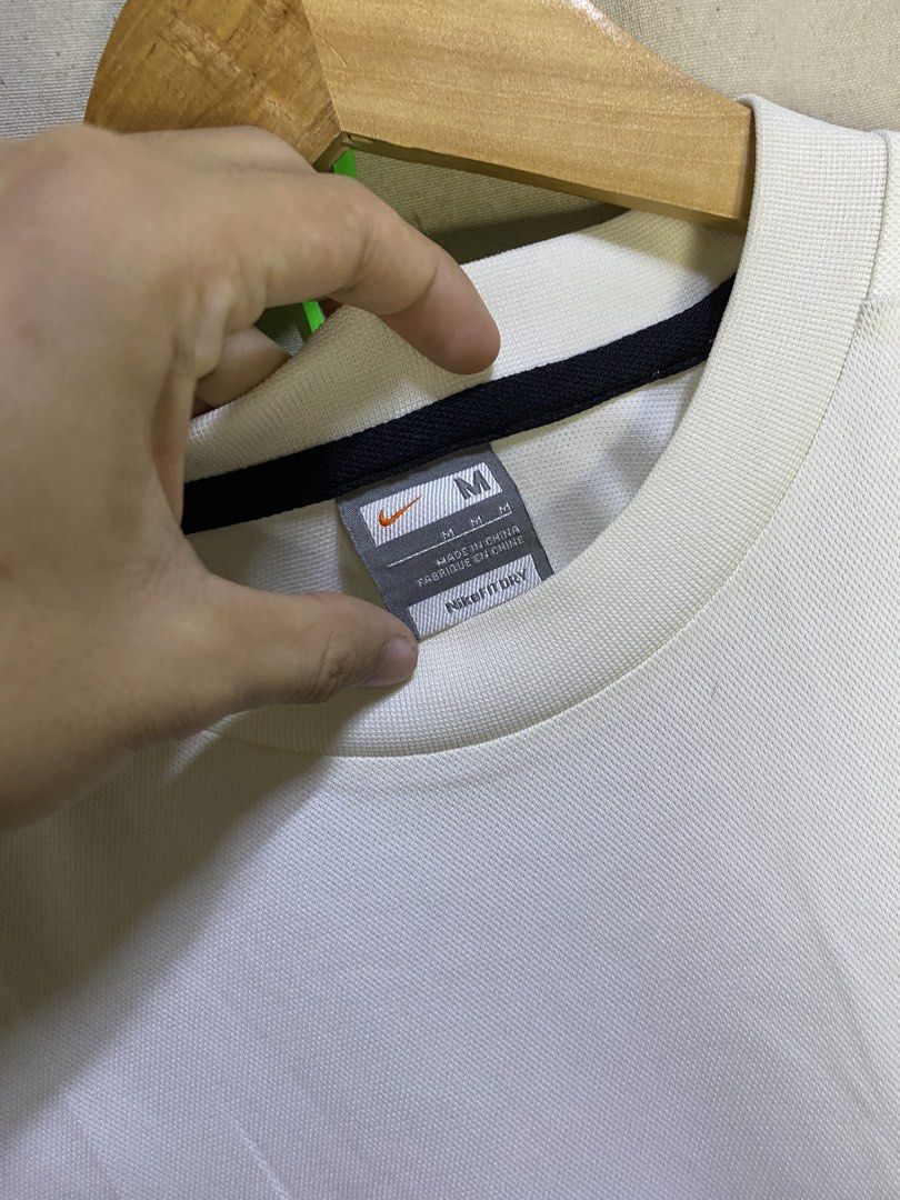 T shirt nike (Category: Formal Shirts) located in Davao. Submitted by lil.thriftjhayy (Listing ID 1466083694, Image 3). Description: Size medium.