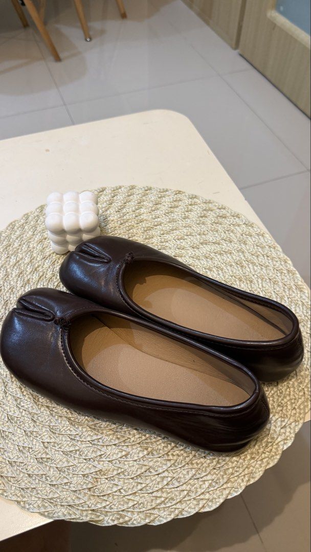 TABI SHOES (Category: Flats & Sandals) located in Manila. Submitted by katsuwina (Listing ID 1466093466, Image 1). Description: Brown Tabi Shoes — size 8 — used twice — RFS: decluttering 🥹 — no issues! .