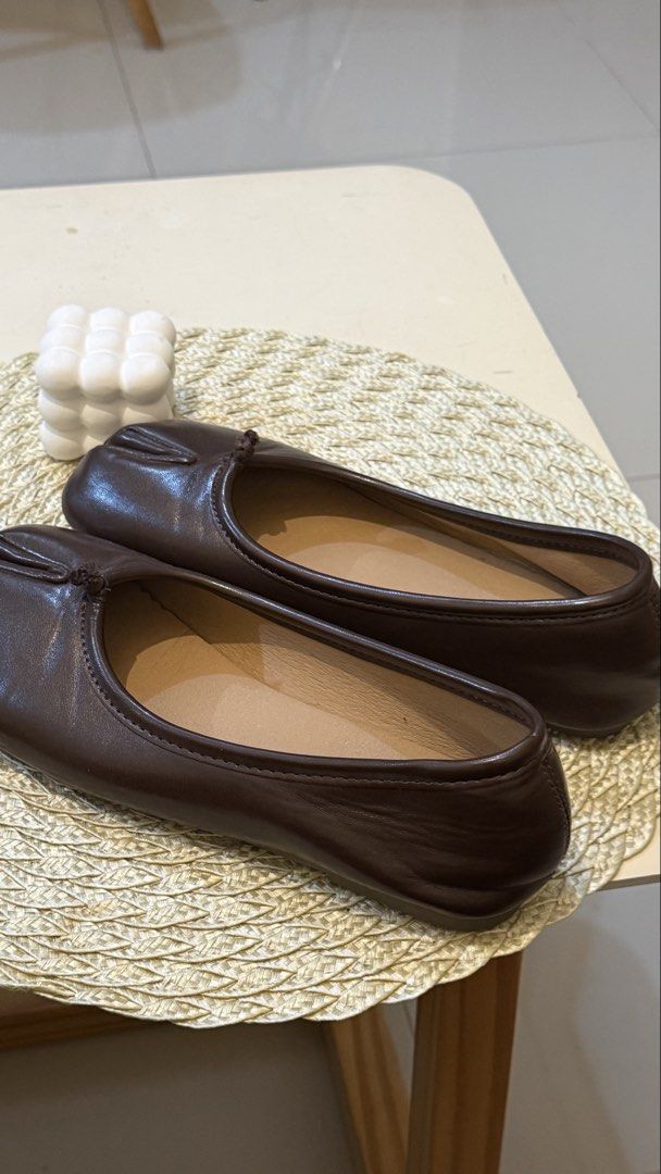 TABI SHOES (Category: Flats & Sandals) located in Manila. Submitted by katsuwina (Listing ID 1466093466, Image 3). Description: Brown Tabi Shoes — size 8 — used twice — RFS: decluttering 🥹 — no issues! .
