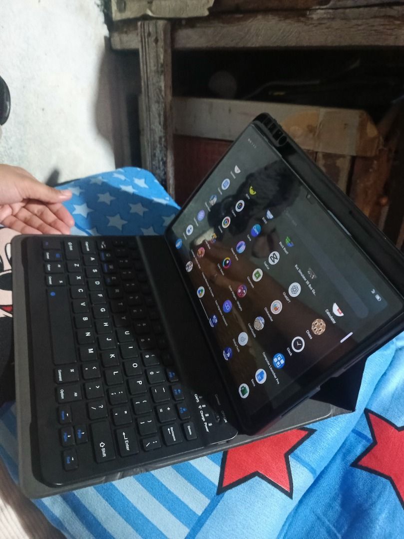 TABLET WITH KEYBOARD PWEDE LAPTOP AND PC MODE (Category: Tables & Sets) located in Caloocan City. Submitted by bolddolphin_77b004 (Listing ID 1466128792, Image 3). Description: .