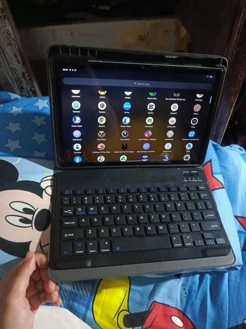 TABLET WITH KEYBOARD PWEDE LAPTOP AND PC MODE (Category: Tables & Sets) located in Caloocan City. Submitted by bolddolphin_77b004 (Listing ID 1466128792, Image 1). Description: .