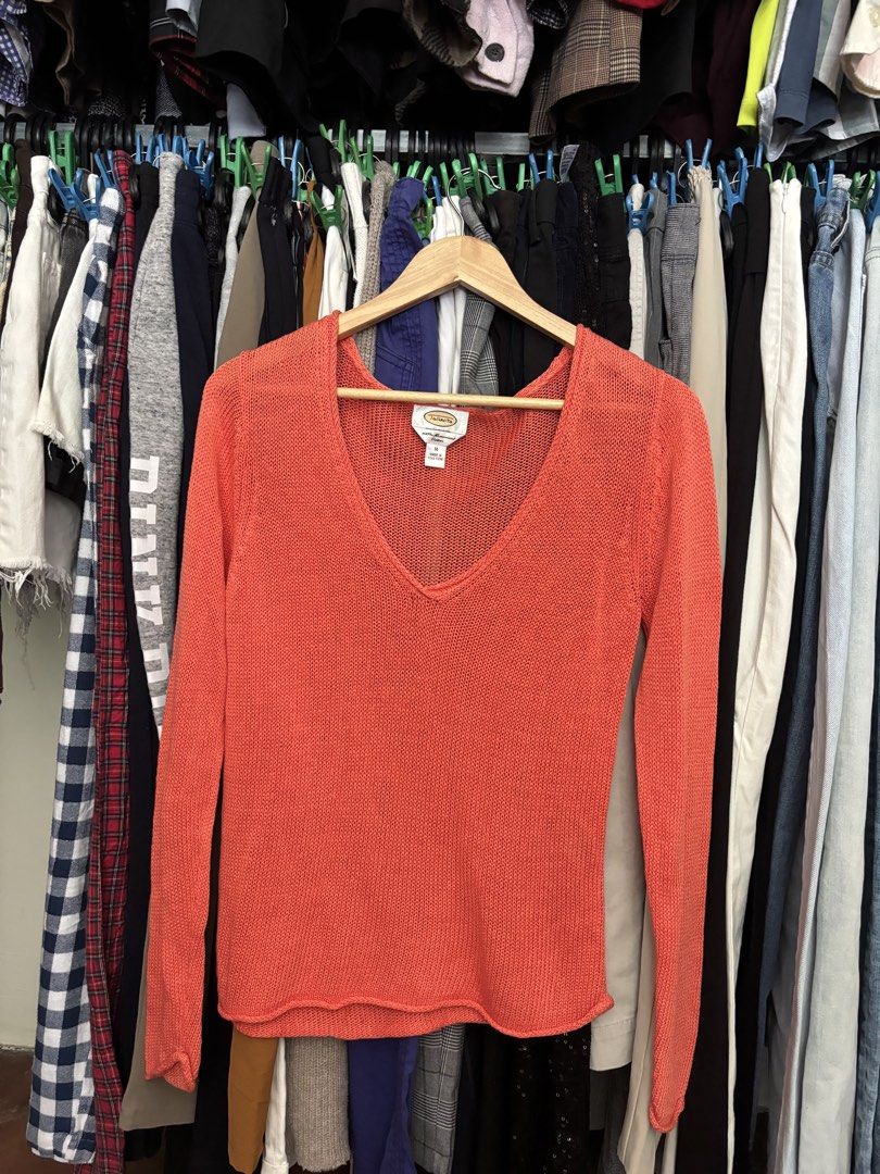 talbots longsleeve (Category: Longsleeves) located in Pila. Submitted by isabelasthriftclothes (Listing ID 1466113949, Image 1). Description: .