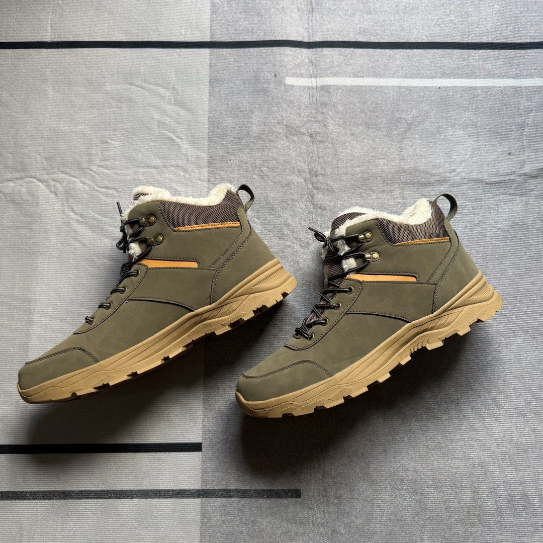 Tan high-top winter hiking boot (Category: Boots) located in Baguio. Submitted by puss_n_boots2600 (Listing ID 1466149626, Image 2). Description: Size Eur 50 32.5 cm via measuring tape No Flaw.