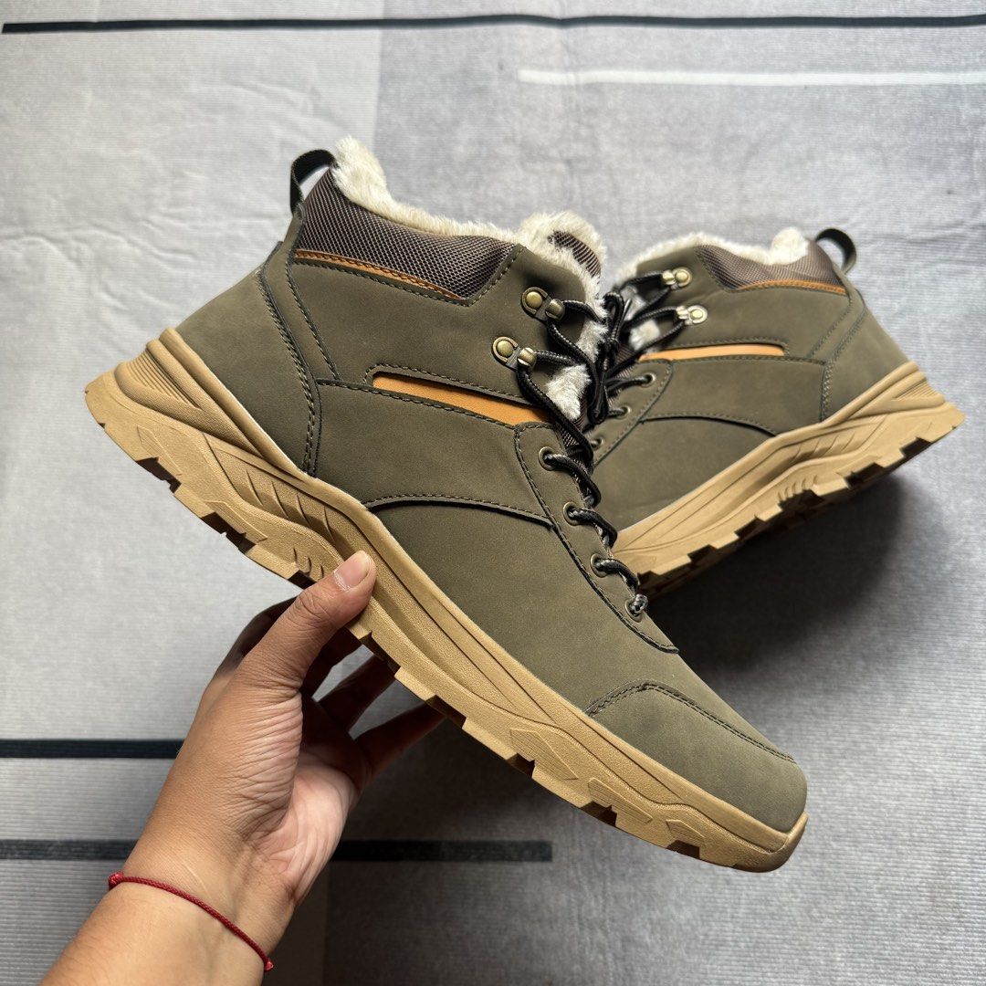 Tan high-top winter hiking boot (Category: Boots) located in Baguio. Submitted by puss_n_boots2600 (Listing ID 1466149626, Image 3). Description: Size Eur 50 32.5 cm via measuring tape No Flaw.